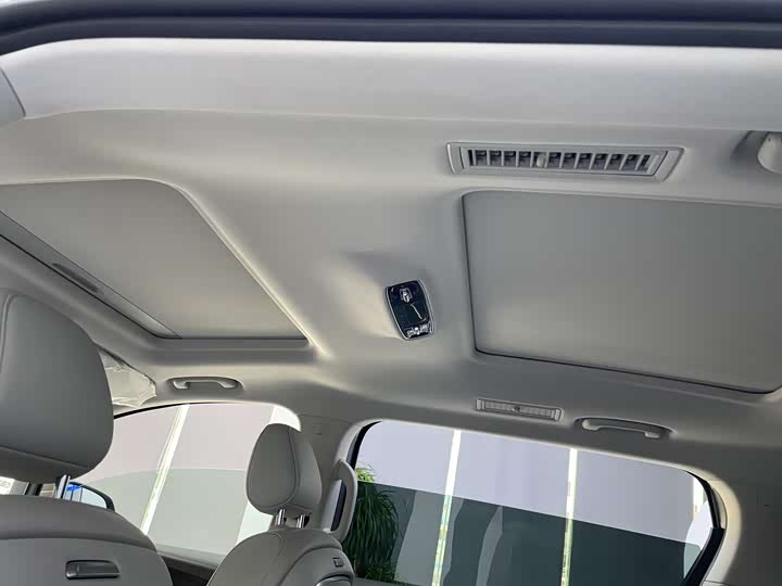 Фото 9 - Roewe iMax 8 EV