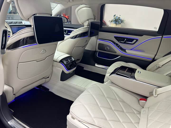 Фото 25 - Mercedes-Benz Maybach S-Class