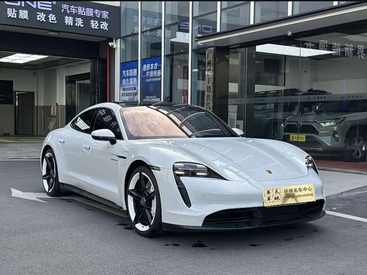 Фото 1 - Porsche Taycan