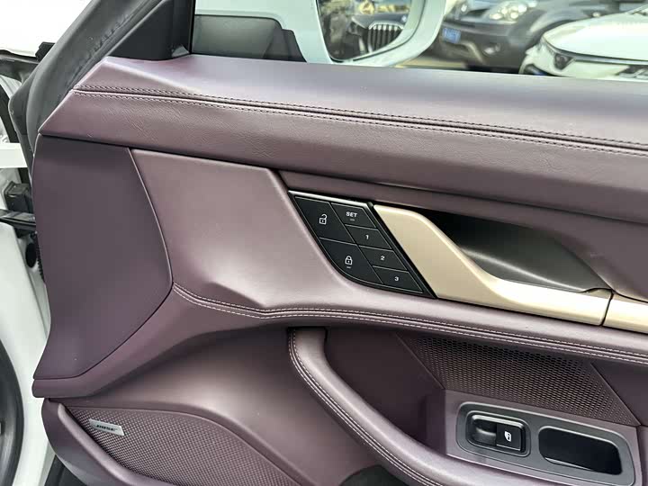 Фото 10 - Porsche Taycan