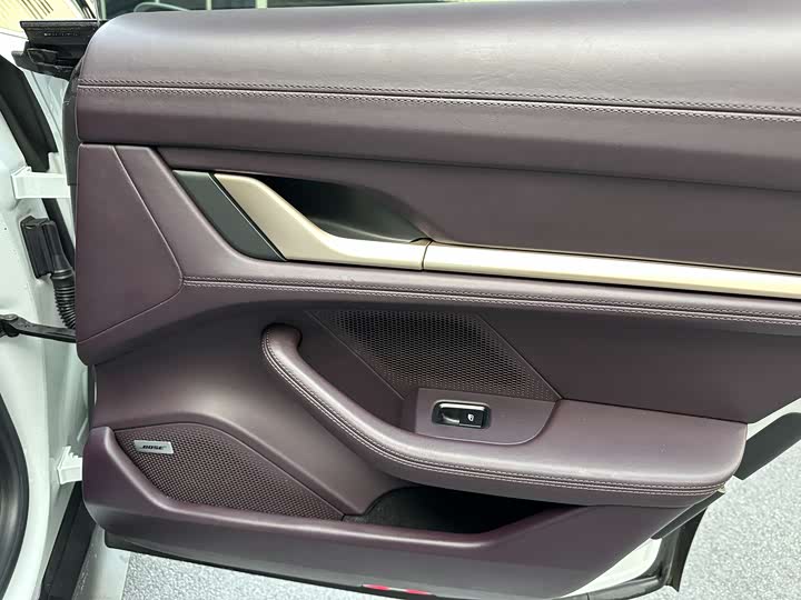 Фото 11 - Porsche Taycan