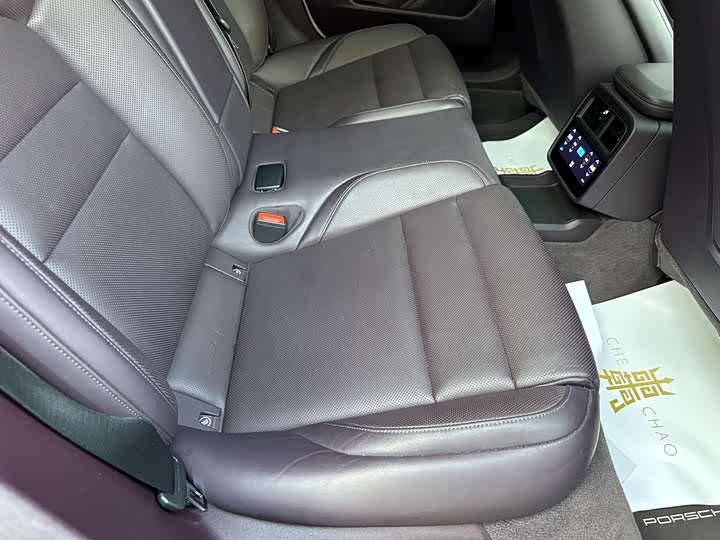 Фото 12 - Porsche Taycan