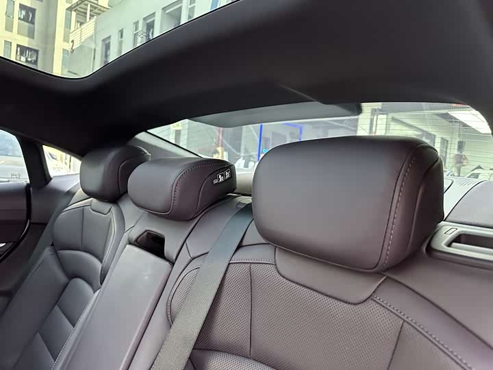 Фото 13 - Porsche Taycan