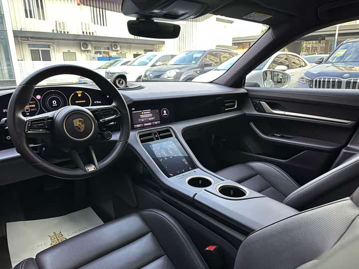 Фото 14 - Porsche Taycan