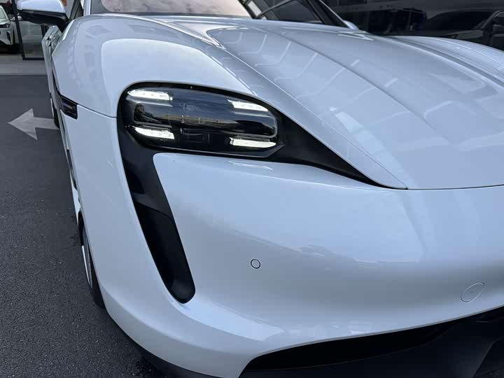 Фото 16 - Porsche Taycan