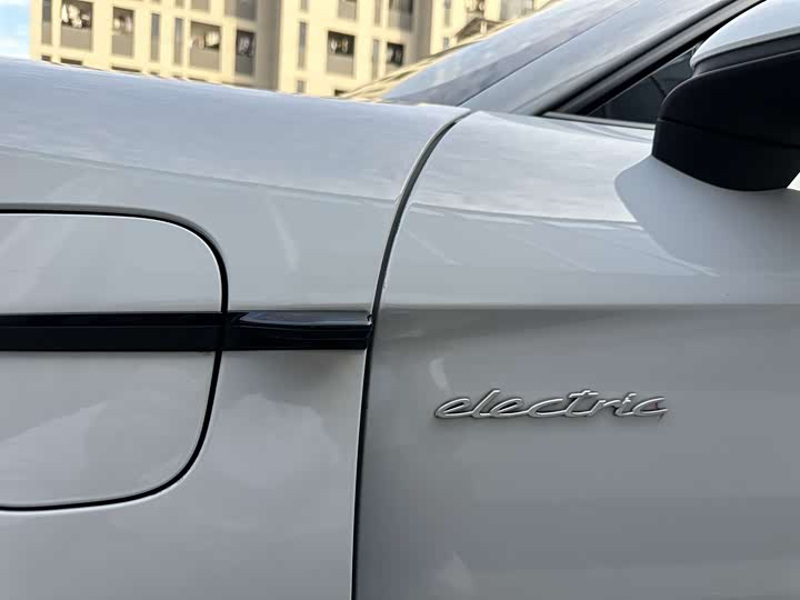 Фото 17 - Porsche Taycan