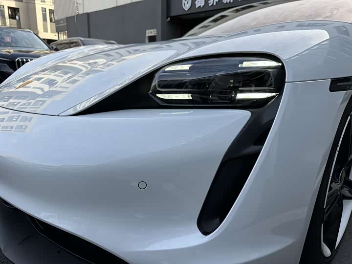 Фото 19 - Porsche Taycan