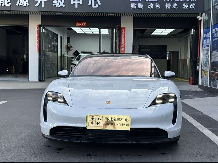 Фото 2 - Porsche Taycan