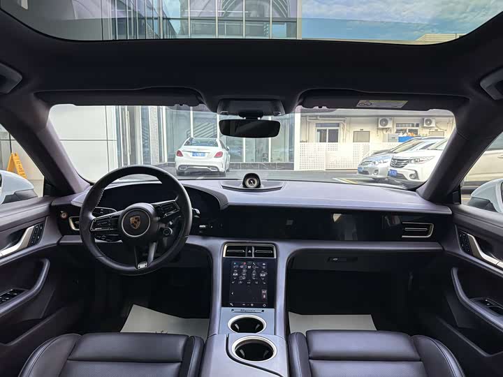 Фото 21 - Porsche Taycan