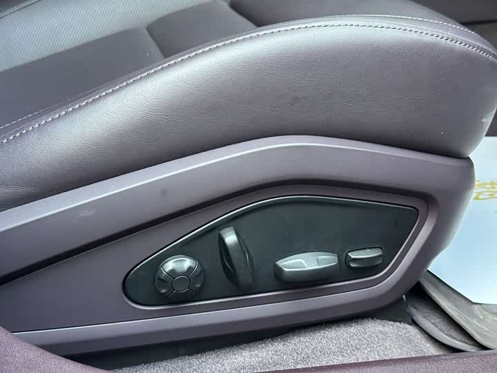 Фото 22 - Porsche Taycan