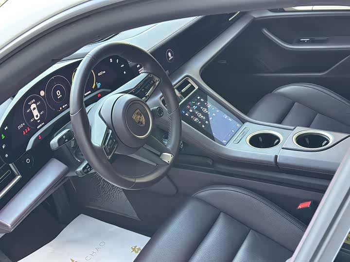 Фото 23 - Porsche Taycan