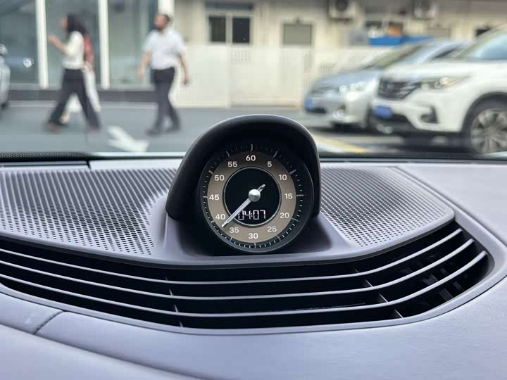 Фото 25 - Porsche Taycan