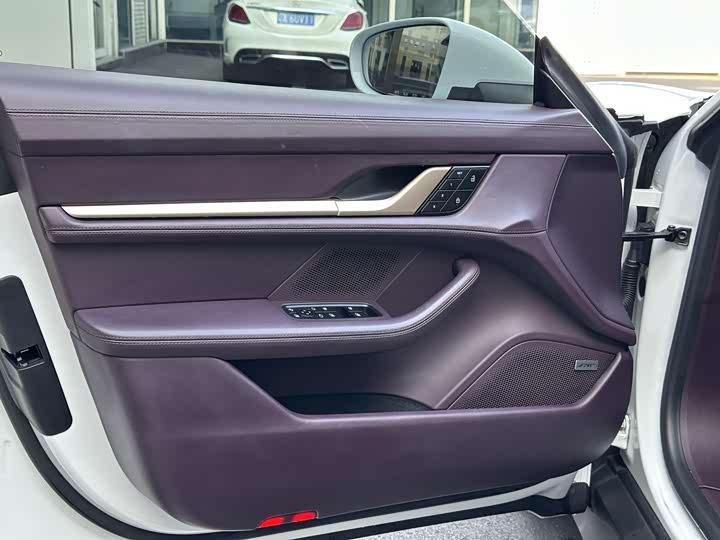 Фото 26 - Porsche Taycan