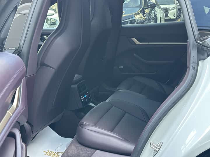 Фото 27 - Porsche Taycan