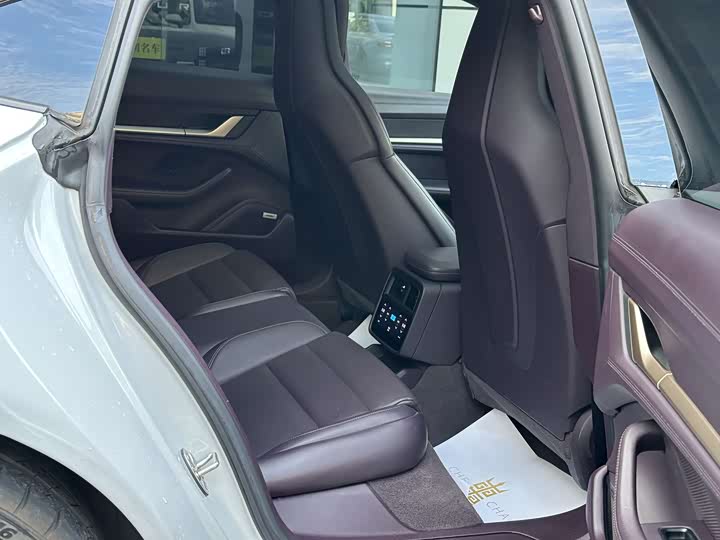 Фото 28 - Porsche Taycan