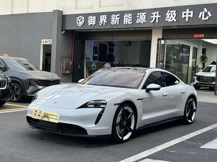 Фото 3 - Porsche Taycan