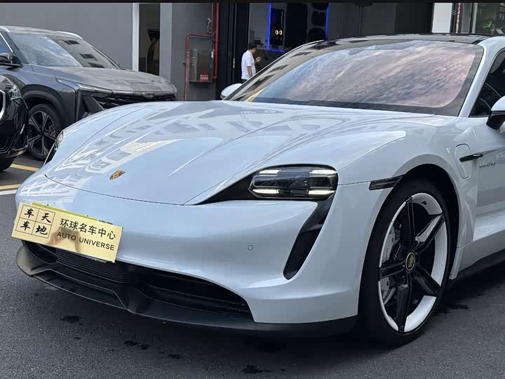 Фото 4 - Porsche Taycan