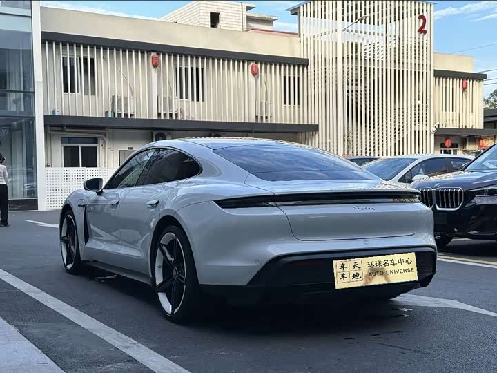 Фото 5 - Porsche Taycan