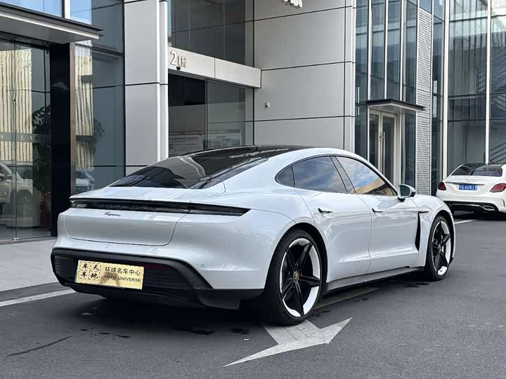 Фото 6 - Porsche Taycan