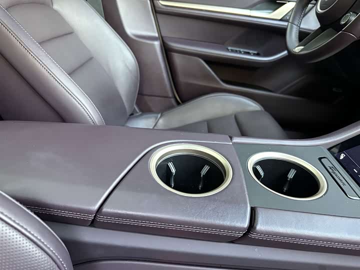 Фото 8 - Porsche Taycan