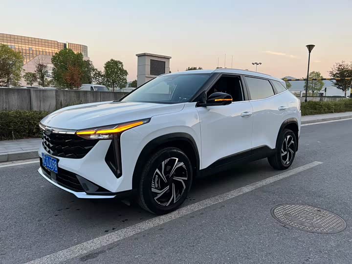 Фото 2 - Geely Atlas