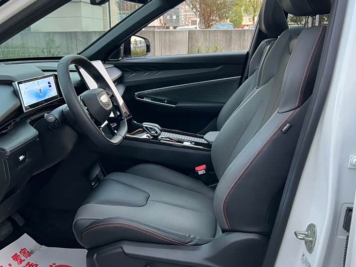 Фото 3 - Geely Atlas