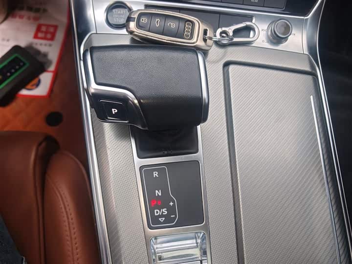 Фото 13 - Audi A6L