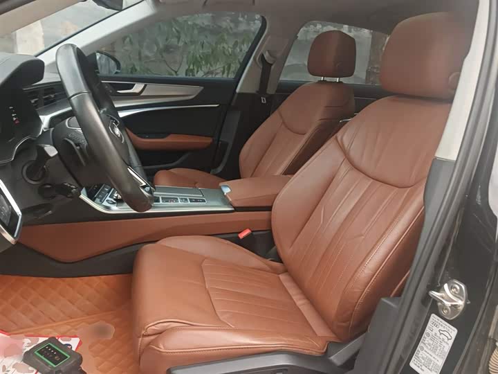 Фото 14 - Audi A6L