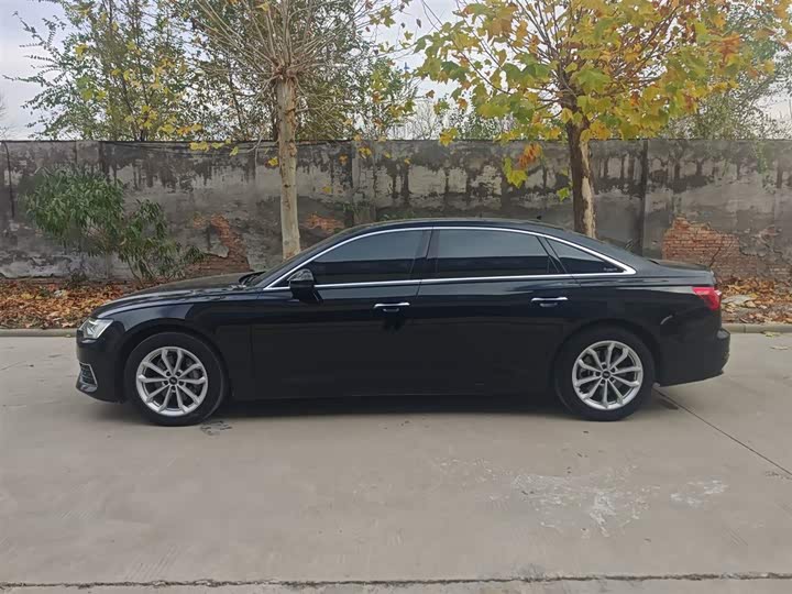 Фото 4 - Audi A6L