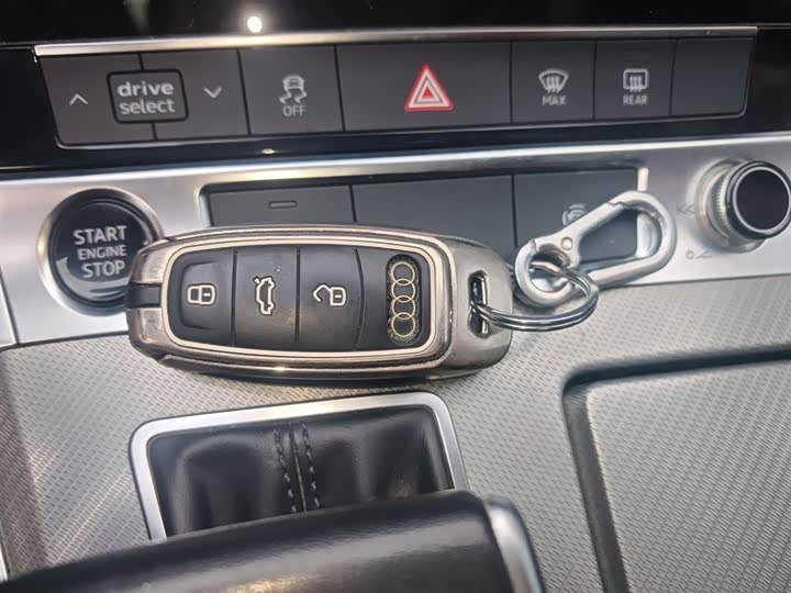 Фото 8 - Audi A6L