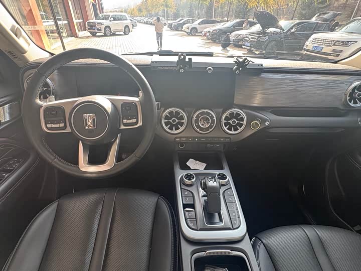 Фото 11 - Tank 300