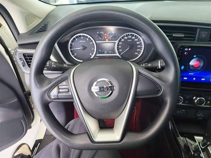 Фото 11 - Nissan Lannia