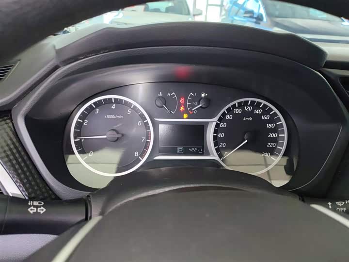 Фото 12 - Nissan Lannia