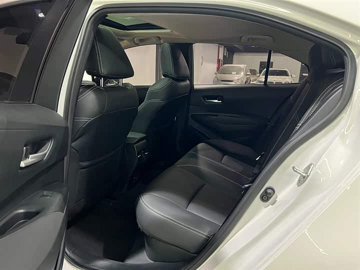 Фото 10 - Toyota Corolla