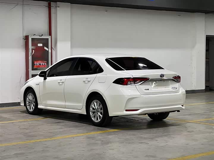 Фото 4 - Toyota Corolla