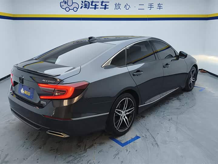 Фото 3 - Honda Accord