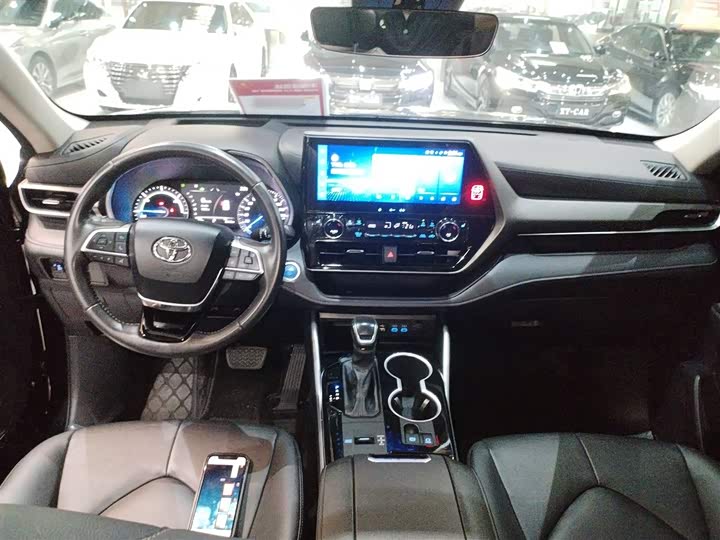 Фото 10 - Toyota Highlander