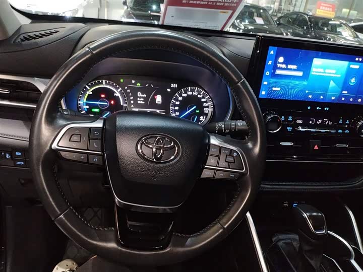 Фото 11 - Toyota Highlander