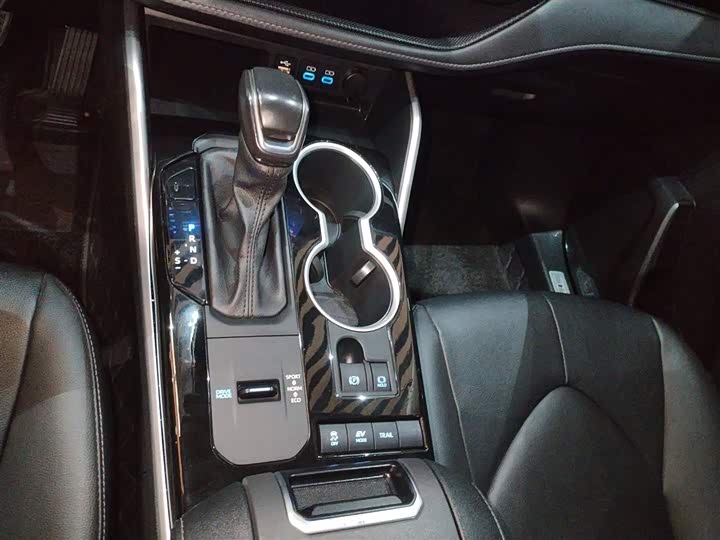 Фото 14 - Toyota Highlander