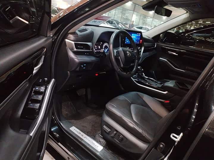 Фото 16 - Toyota Highlander