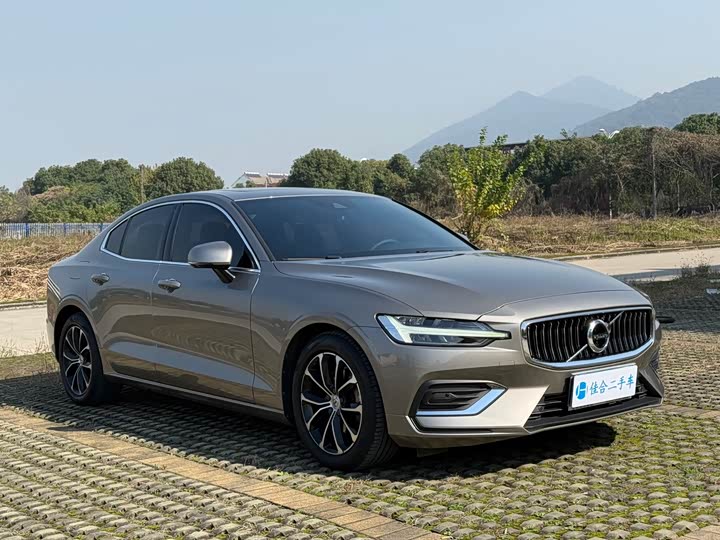 Фото 3 - Volvo S60