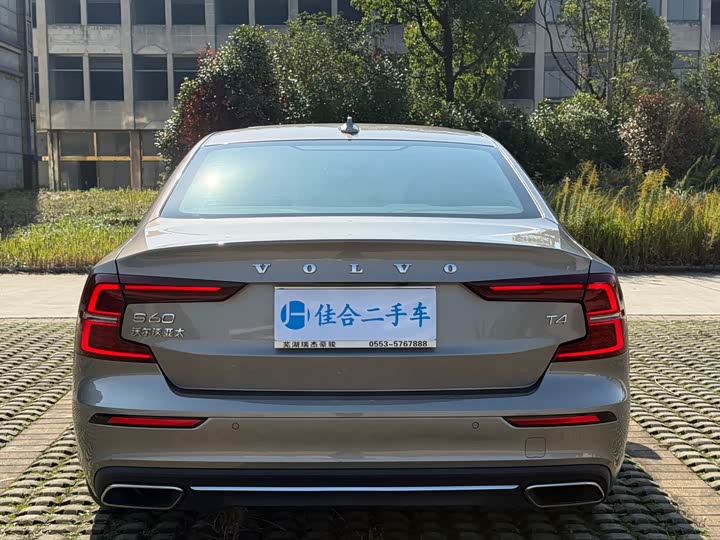 Фото 4 - Volvo S60