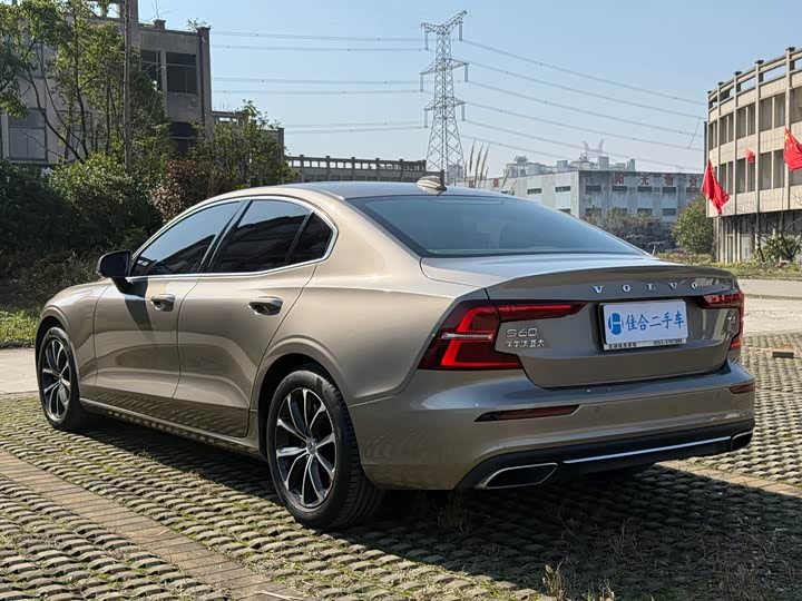 Фото 5 - Volvo S60