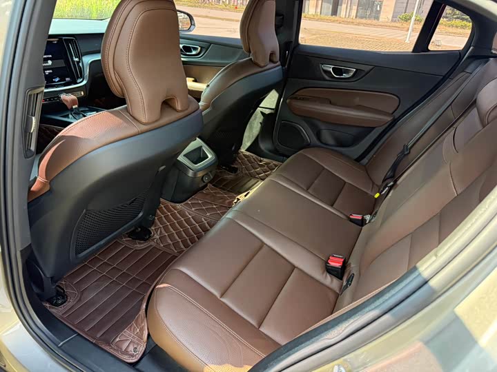 Фото 8 - Volvo S60