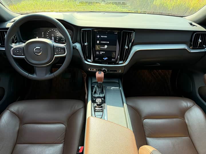 Фото 9 - Volvo S60