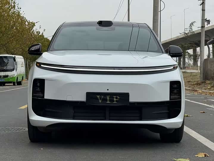 Photo 2 - LiXiang L6