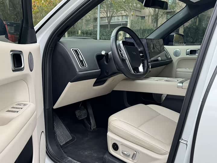 Photo 4 - LiXiang L6