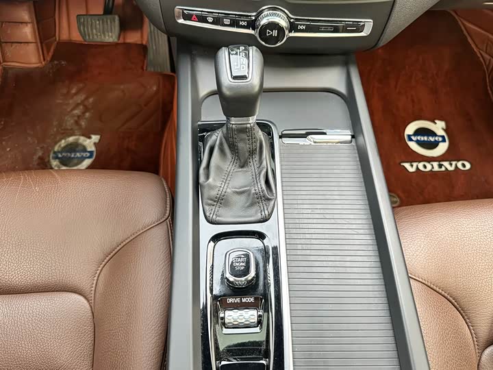 Фото 12 - Volvo XC60