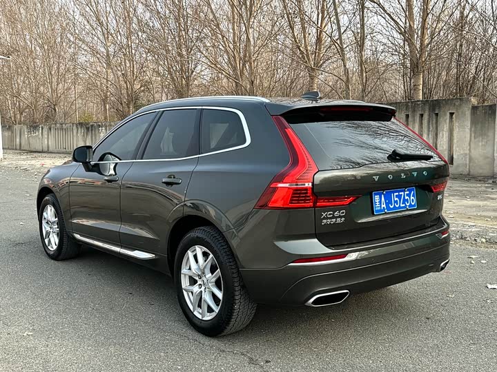 Фото 4 - Volvo XC60
