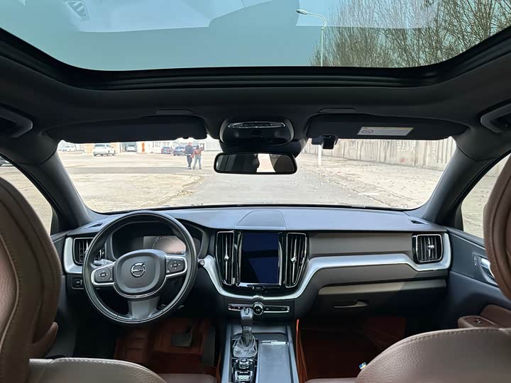 Фото 8 - Volvo XC60